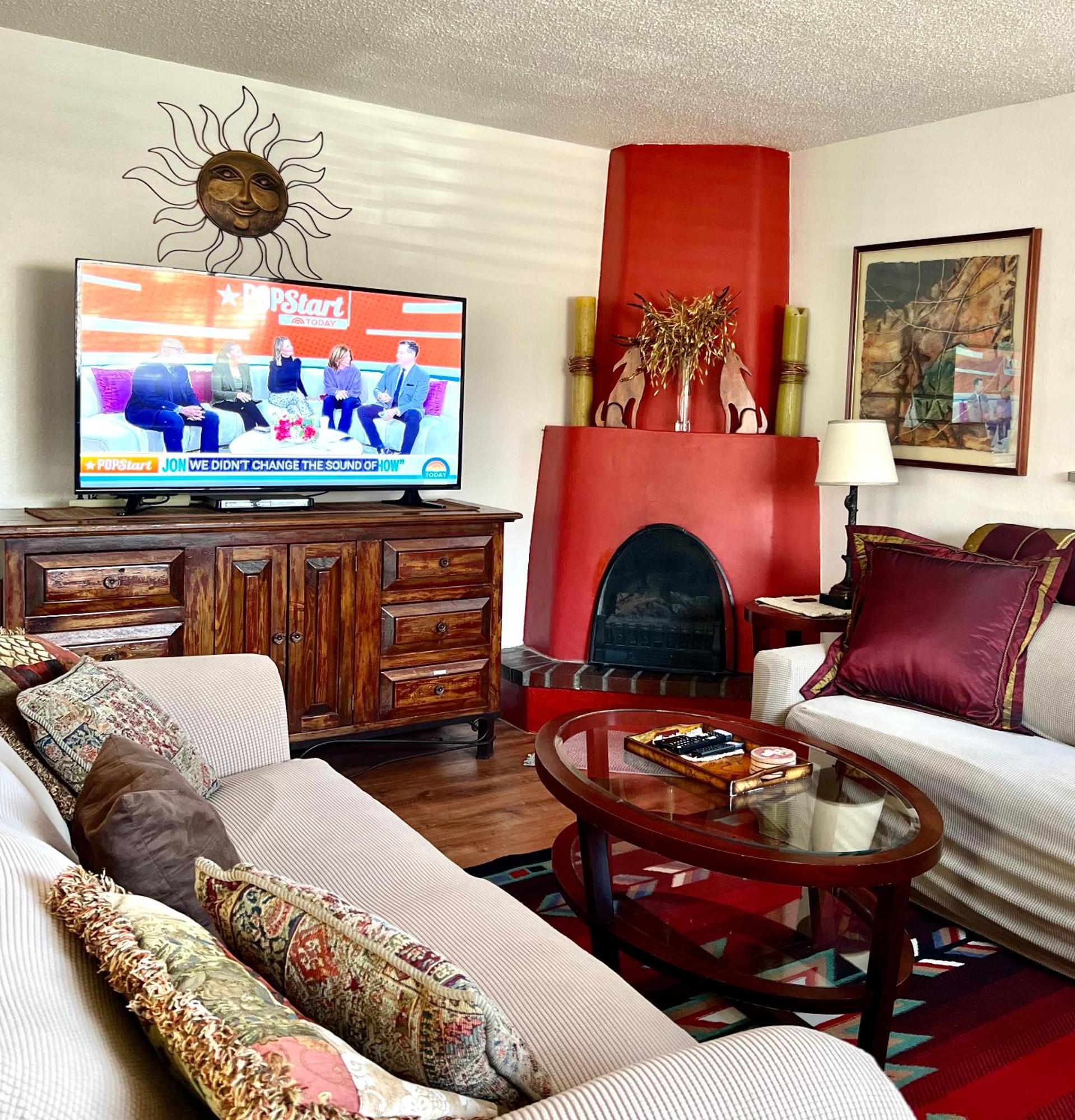 Downtown Historic East-side Coyote House 2b 2ba * Santa Fé