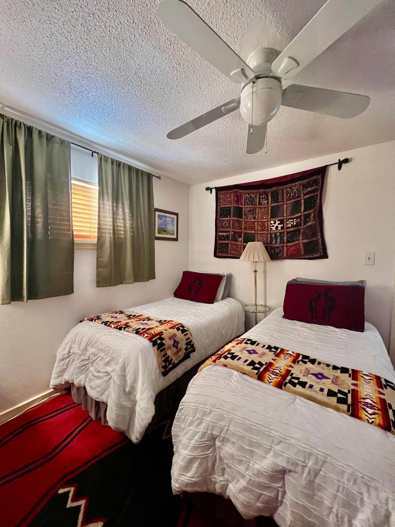 Downtown Historic East-side Coyote House 2b 2ba Hébergement de vacances