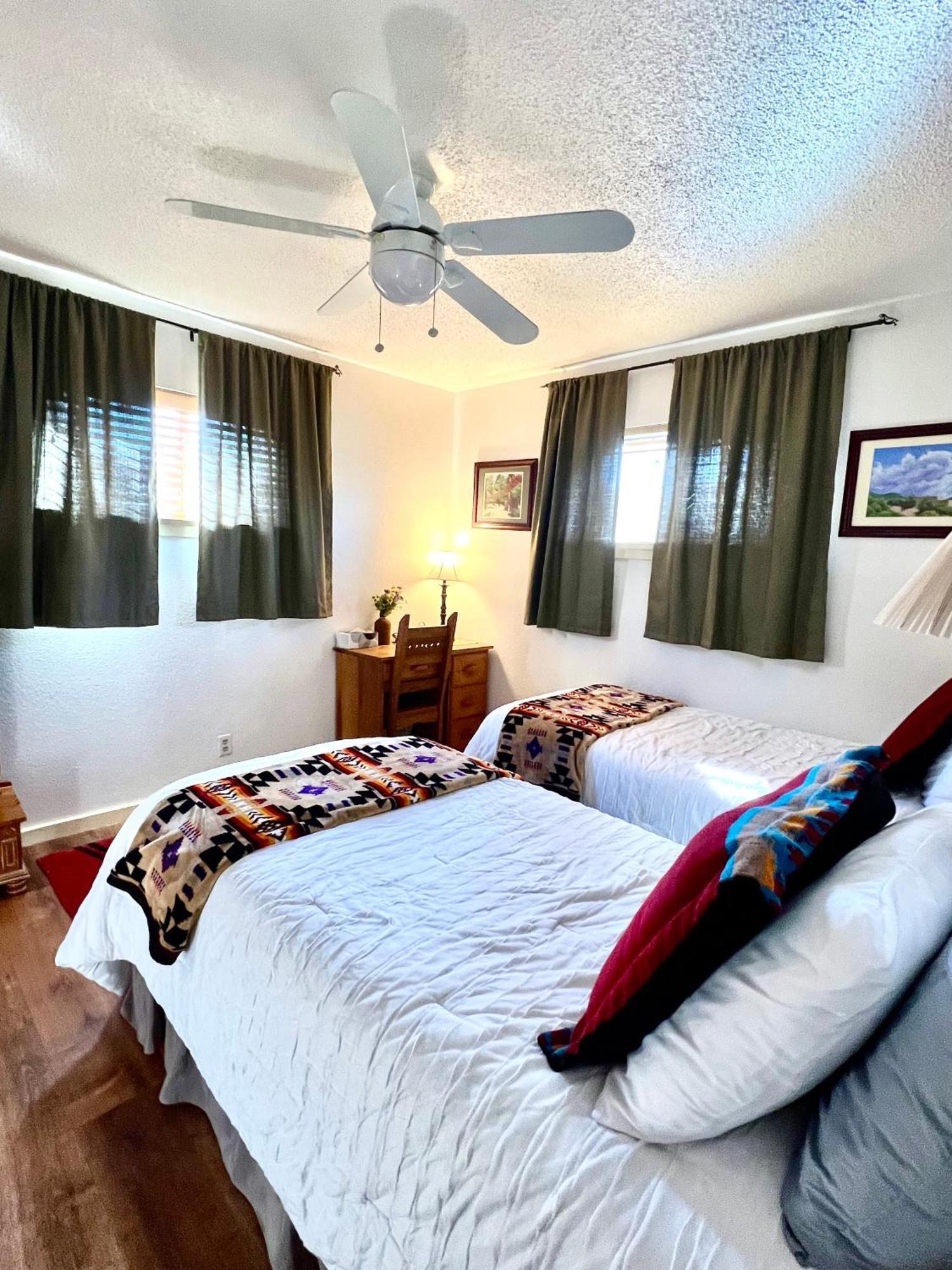 Hébergement de vacances Downtown Historic East-side Coyote House 2b 2ba *